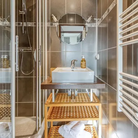 Cozy With Huge Terrace And Swimmingpool - Welkeys Apartament *