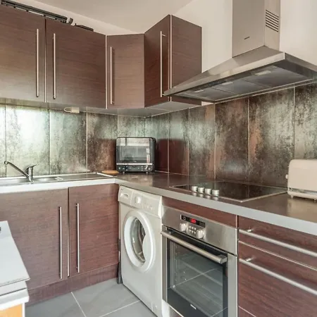 Cozy With Huge Terrace And Swimmingpool - Welkeys Apartman