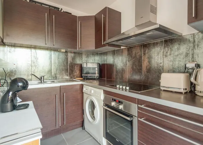 Cozy With Huge Terrace And Swimmingpool - Welkeys Apartman