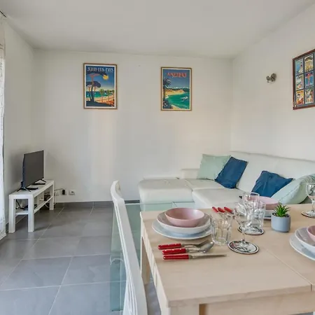 Daire Cozy With Huge Terrace And Swimmingpool - Welkeys *