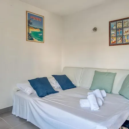 Cozy With Huge Terrace And Swimmingpool - Welkeys Apartment Antibes